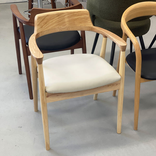 Luma : Dining Chair Natural Ash Frame with Taupe Pu Seat