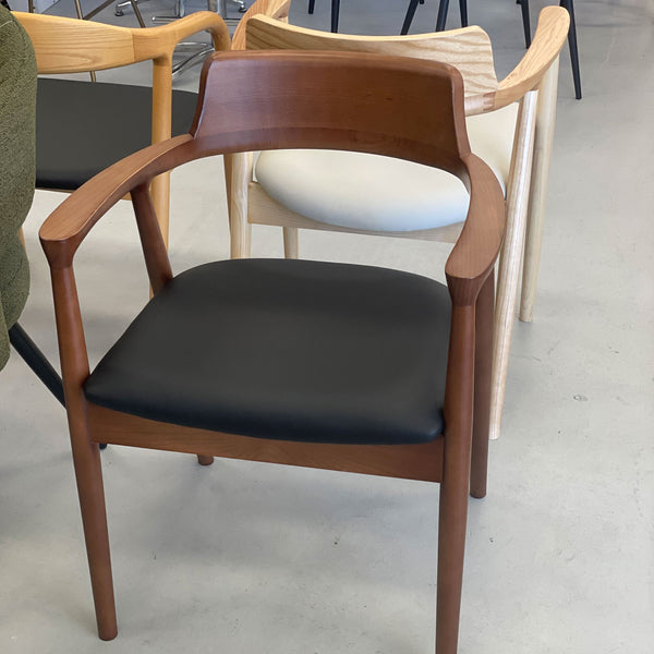 Luma : Dining Chair Walnut Ash Frame with Black Pu Seat