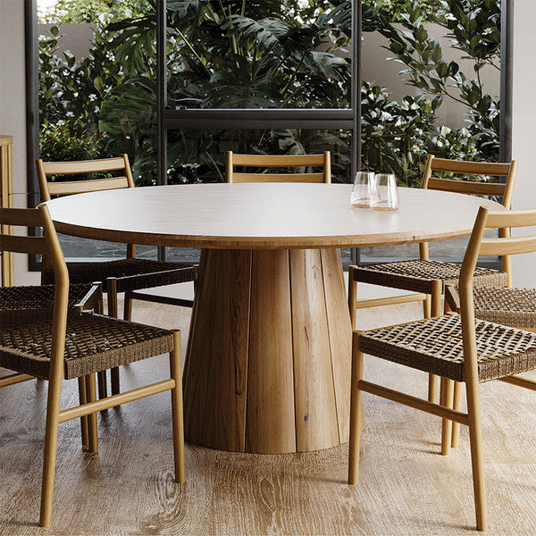 Monika : Round Table