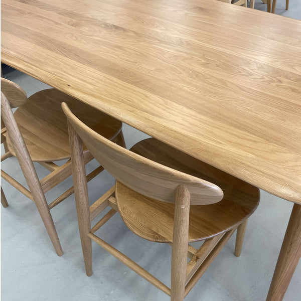 Abigale : Dining Table in American Oak