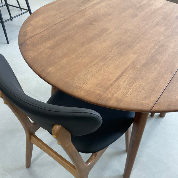 Dropside: Round Table - Falkland Chair