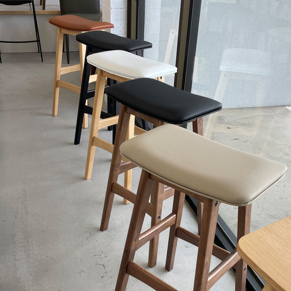Gangnam : Bar Stool Natural Frame White pu Seat