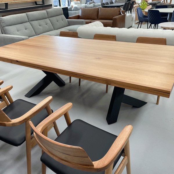 XY : Dining Table